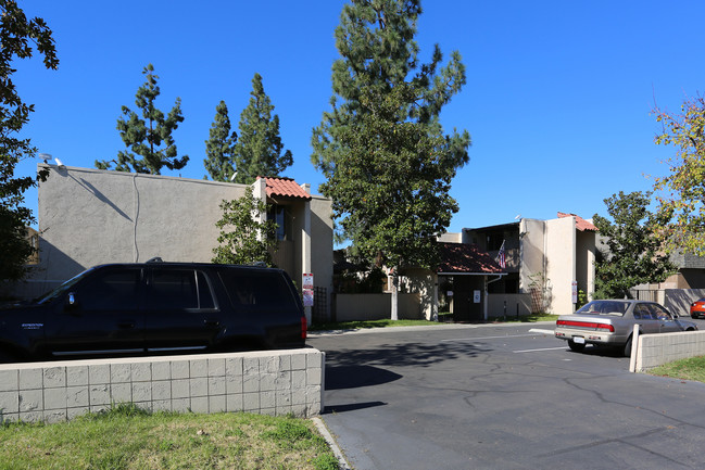 Villa Magnolia Apartments in El Cajon, CA - Building Photo - Building Photo