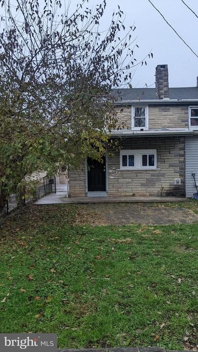 18 Strode Ave in Coatesville, PA - Building Photo