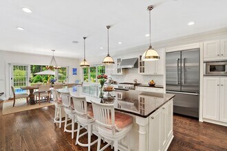 57 Edwards Hole Rd in East Hampton, NY - Building Photo - Building Photo