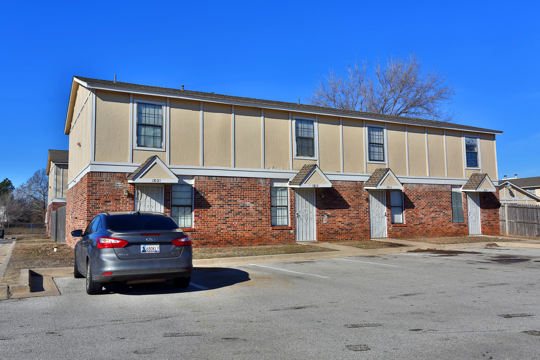 MacArthur Park Townhomes in Oklahoma City, OK - Building Photo