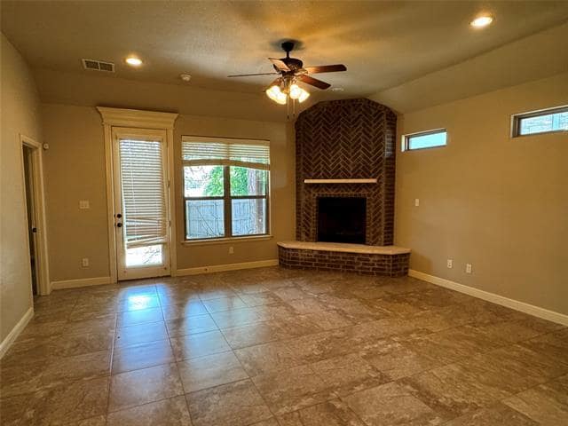 1309 Preston Trail Ct in Granbury, TX - Building Photo - Building Photo