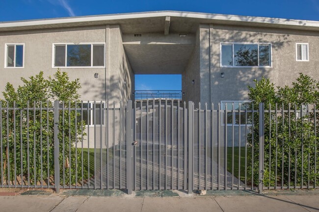 The Century Village (9910 S Village Dr) in Inglewood, CA - Building Photo - Interior Photo
