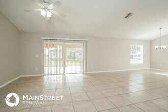 1223 NW 9th Ave in Cape Coral, FL - Foto de edificio - Building Photo