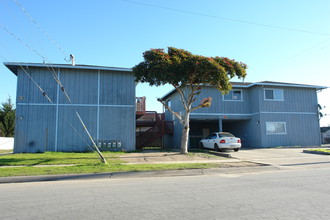 1435 Bellehaven St in Salinas, CA - Building Photo - Building Photo