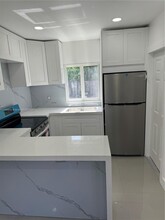 464 Minola Dr in Miami Springs, FL - Building Photo - Building Photo