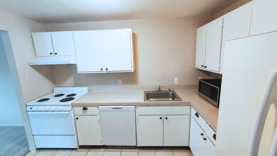 31993 W 12 Mile Rd in Farmington Hills, MI - Building Photo - Building Photo