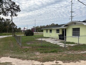 1128 W Pipkin Rd in Lakeland, FL - Building Photo - Building Photo