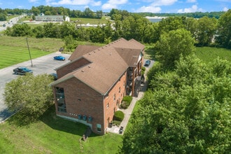 Mason Manor Apartments in Salem, IN - Foto de edificio - Building Photo