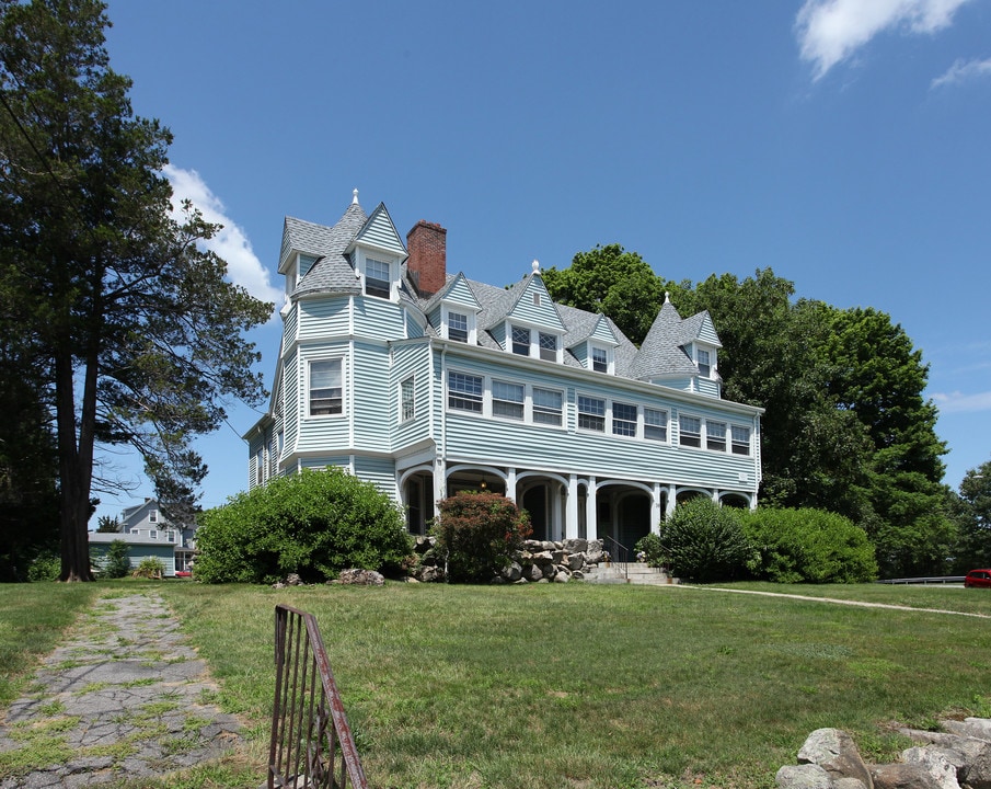 Apartment Building in New London, CT - Building Photo