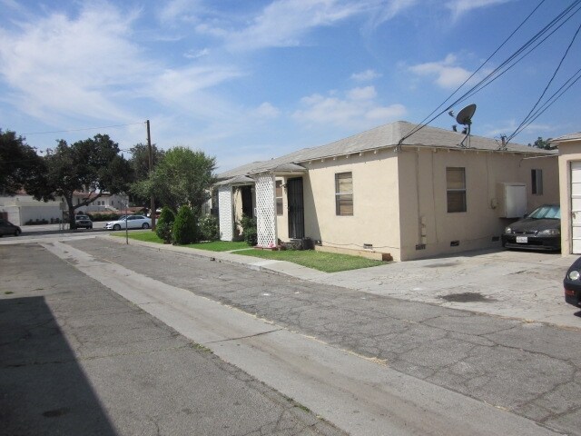 Broadway Triplex in San Gabriel, CA - Foto de edificio - Building Photo