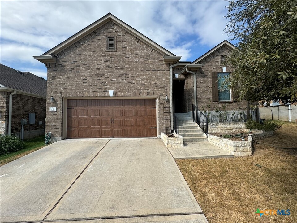 651 Foxtail Run in San Marcos, TX - Building Photo