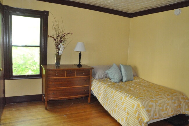 707 N Aurora St, Unit 1 in Ithaca, NY - Foto de edificio - Building Photo