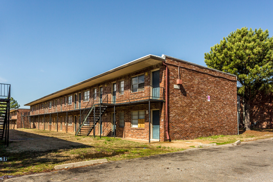 Eden Pointe in Memphis, TN - Building Photo