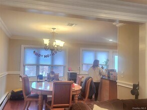 244 Martin Dr in Syosset, NY - Building Photo - Building Photo