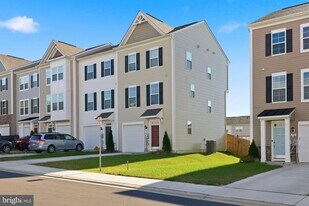 38 Kirby Ct in Bunker Hill, WV - Building Photo