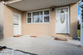 63 Hyannis St in Toms River, NJ - Foto de edificio - Building Photo