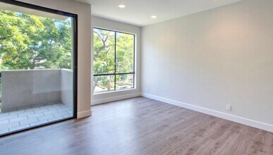 423 N Palm Dr, Unit 302 in Beverly Hills, CA - Building Photo - Building Photo