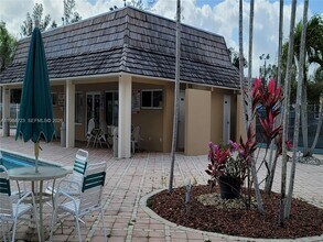 7430 Miami Lakes Dr in Miami Lakes, FL - Building Photo - Building Photo