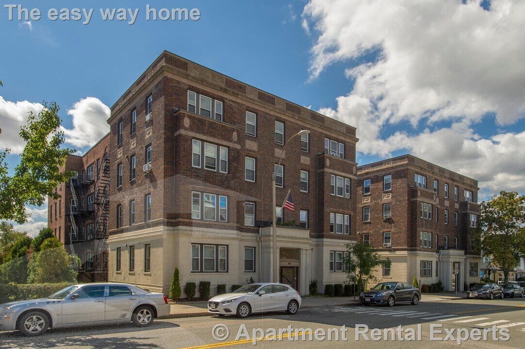 136 Highland Ave in Somerville, MA - Foto de edificio