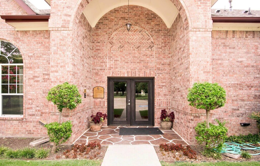 Hickory Manor 62+ Apartments Desoto, TX Apartments For Rent