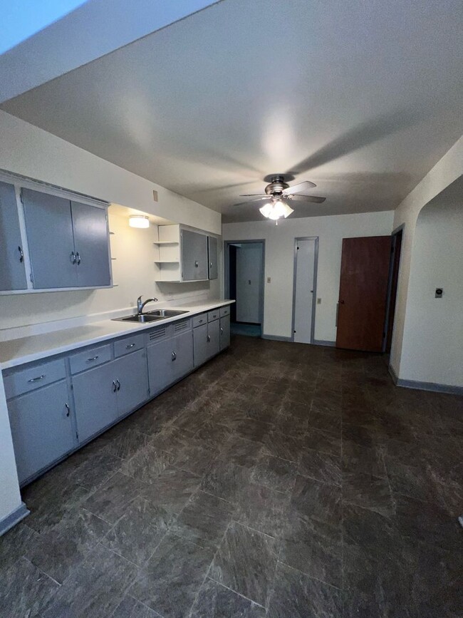 property at 1417-1419 Shoreland Dr