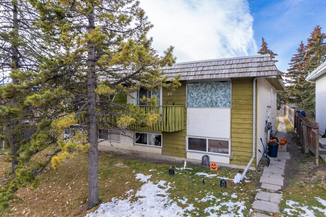 411 Huntsville Cres NW in Calgary, AB - Building Photo - Building Photo