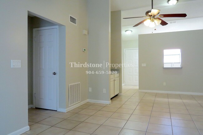 1324 Jefferson Ave in Orange Park, FL - Foto de edificio - Building Photo