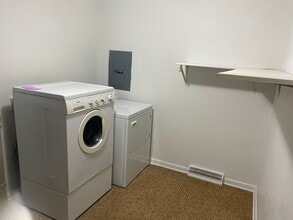 2516 W Newman Pkwy in Peoria, IL - Building Photo - Building Photo