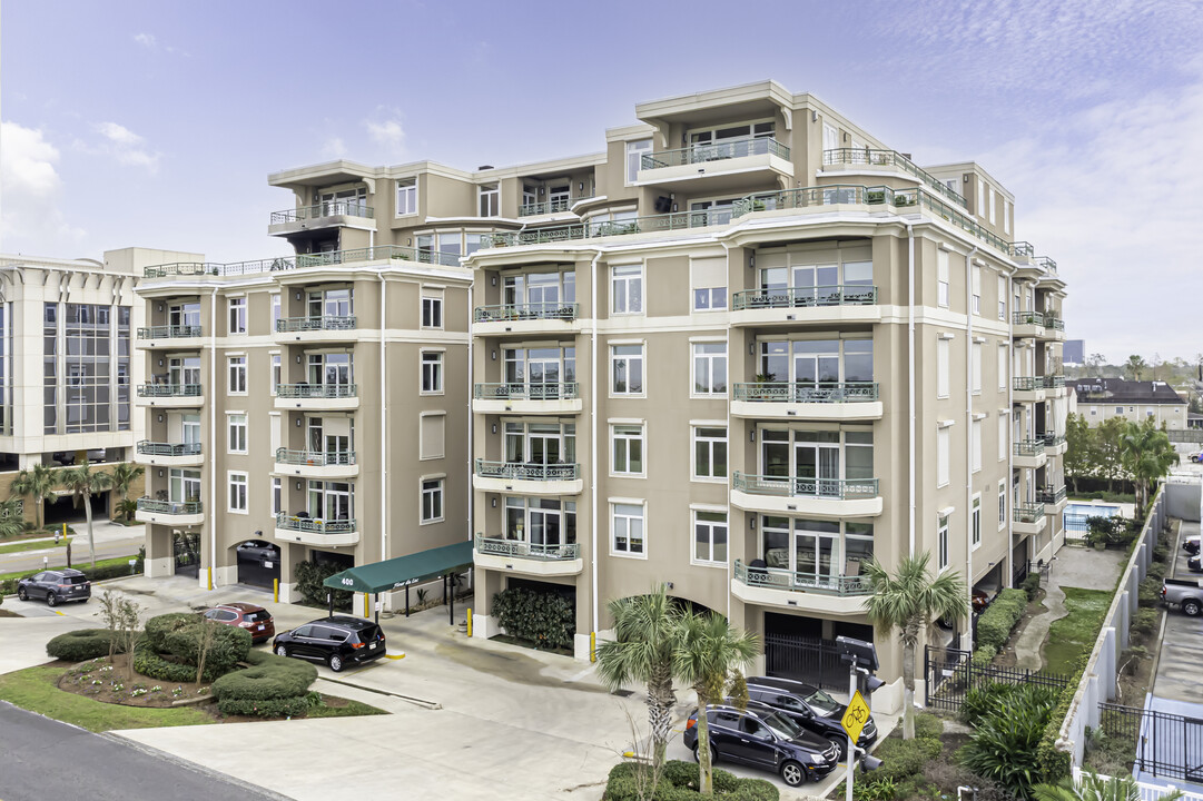 Fleur Du Lac Condominiums in Metairie, LA - Building Photo