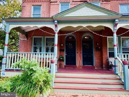 property at 822 N Van Buren St
