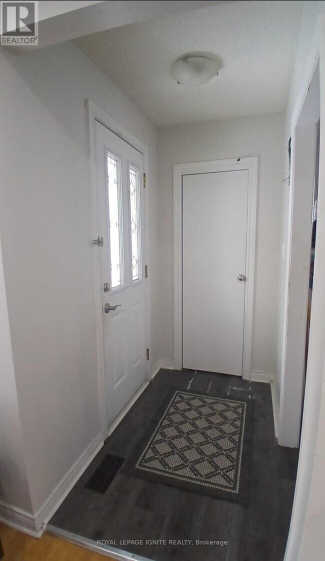 21 Humheller Rd in Toronto, ON - Building Photo - Building Photo