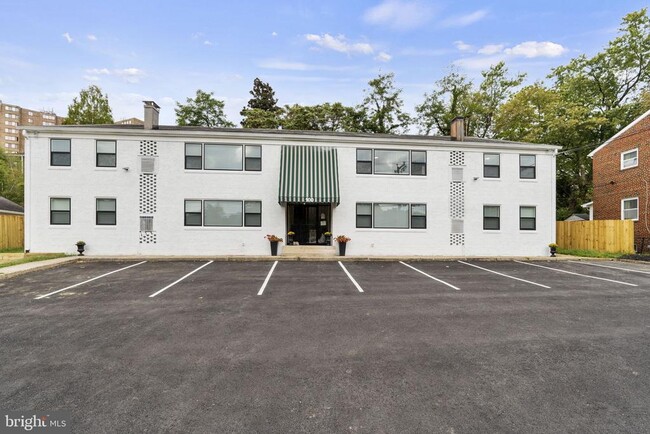 100 W Taylor Run Pkwy in Alexandria, VA - Building Photo - Building Photo