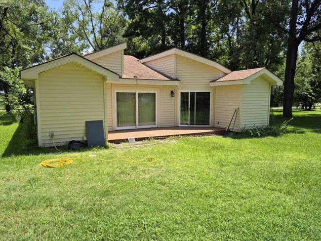 320 Lakeview Dr in Onalaska, TX - Building Photo - Building Photo