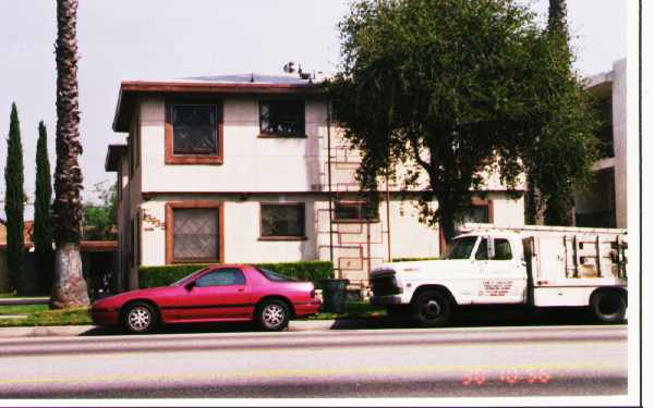 Sherman Way Villas in Van Nuys, CA - Foto de edificio - Building Photo