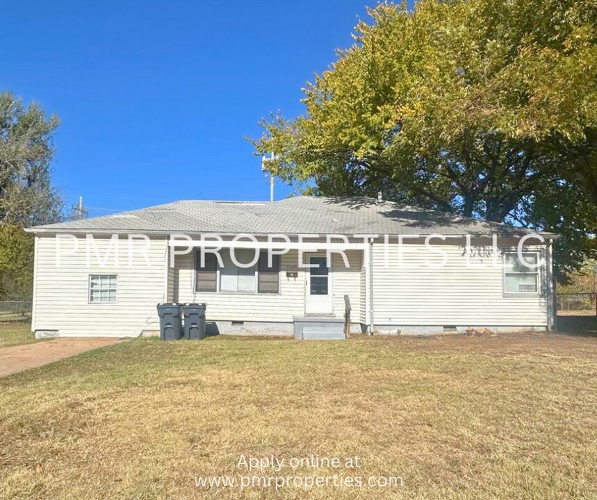 2109 NW Denver Ave in Lawton, OK - Building Photo