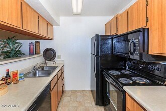 3040 E Shea Blvd in Phoenix, AZ - Building Photo - Building Photo