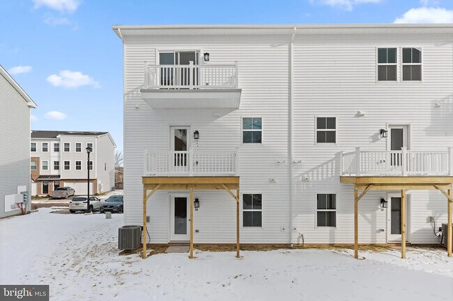 84 Continental Wy in Bridgeport, PA - Building Photo - Building Photo