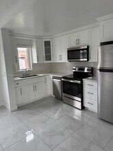 4933 Hollywood Blvd in Hollywood, FL - Building Photo - Building Photo