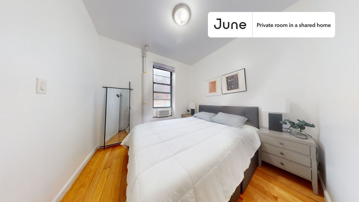 Private bedroom in 3 bed/1 bath Home in New York, NY - Building Photo