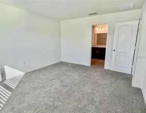 1516 Mattie Pointe Pl, Unit 302 in Auburndale, FL - Building Photo - Building Photo