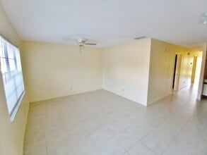 7665 Chase Rd, Unit 2 in Lakeland, FL - Building Photo - Building Photo