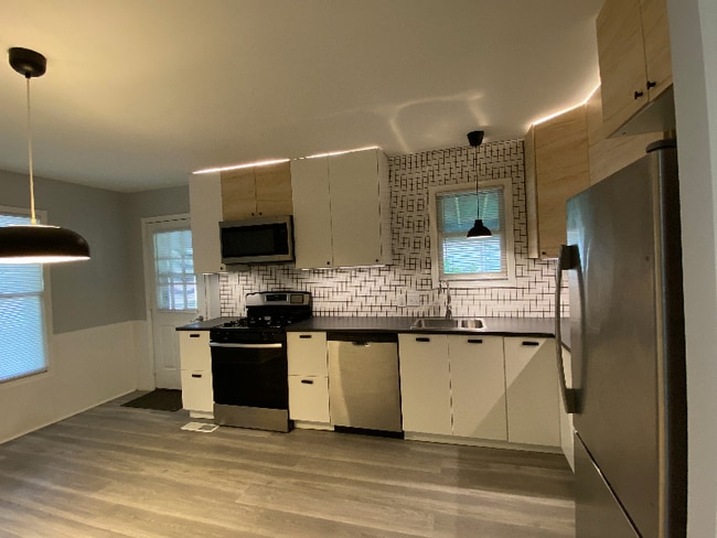 220 W Corbin St