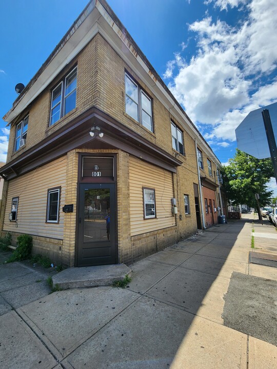 801 Chestnut Ave in Trenton, NJ - Building Photo