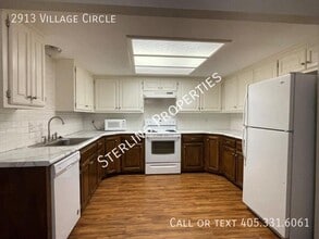 2913 Village Cir in Edmond, OK - Foto de edificio - Building Photo