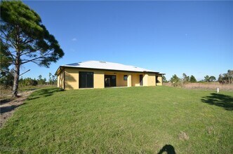1242 Hathor St E in Lehigh Acres, FL - Building Photo - Building Photo
