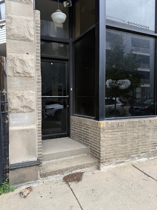 840 N California Ave, Unit Text Marius 312-806-3273 in Chicago, IL - Foto de edificio