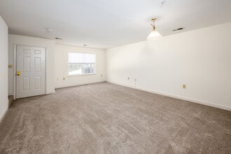 Burnt Mills Crossing in Silver Spring, MD - Foto de edificio - Building Photo