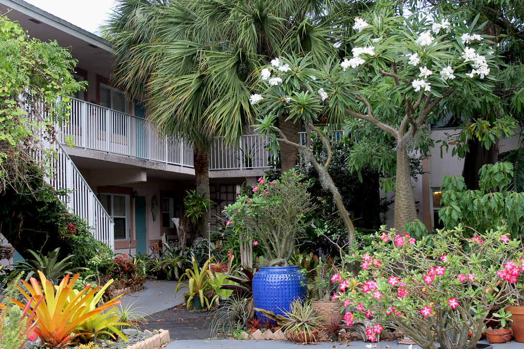 Konefal Apartments in Hollywood, FL - Foto de edificio