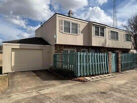 553 Georgetown St in Beaumont, TX - Building Photo