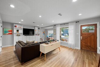 5008 W Frances Pl in Austin, TX - Building Photo - Building Photo